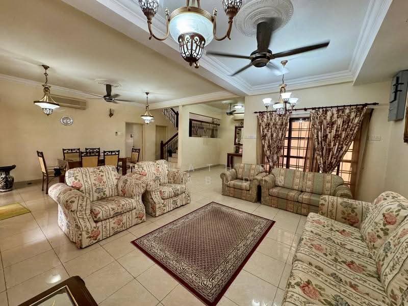 Rumah Teres 2-Tingkat untuk Dijual di Bukit Jelutong (Shah Alam) - Nahathir Shahabudin - Living Room - PropertyGuru.com.my