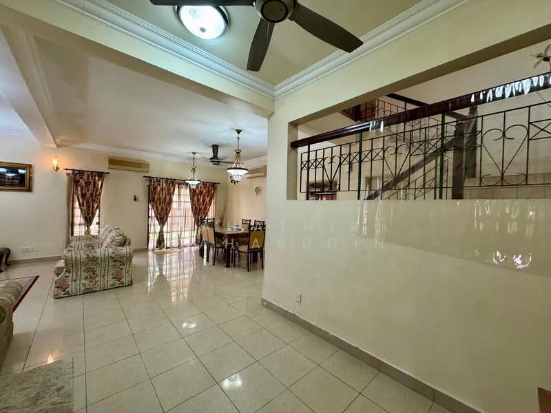 Rumah Teres 2-Tingkat untuk Dijual di Bukit Jelutong (Shah Alam) - Nahathir Shahabudin - Living Room - PropertyGuru.com.my