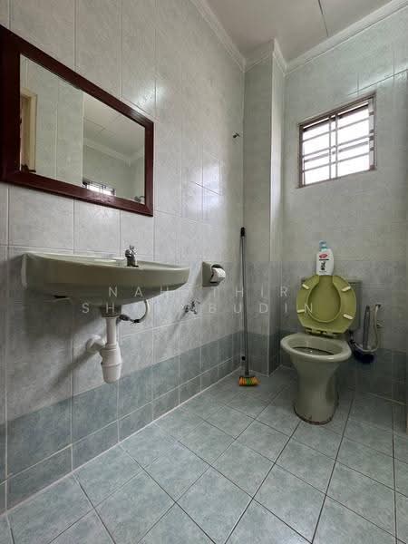 Rumah Teres 2-Tingkat untuk Dijual di Bukit Jelutong (Shah Alam) - Nahathir Shahabudin - Bathroom - PropertyGuru.com.my