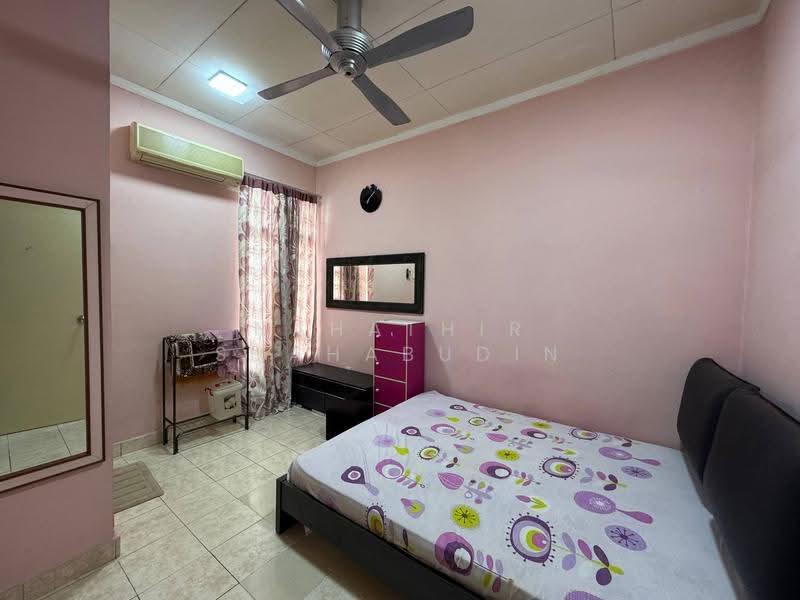 Rumah Teres 2-Tingkat untuk Dijual di Bukit Jelutong (Shah Alam) - Nahathir Shahabudin - Bedroom - PropertyGuru.com.my