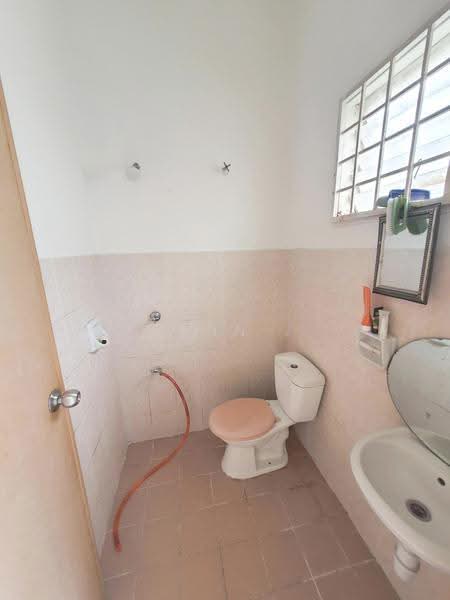 2-storey Terraced House for Sale in TAMAN PUCHONG UTAMA (Puchong) - Hann . - Bathroom - PropertyGuru.com.my