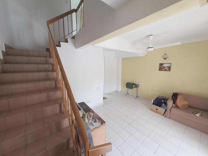2-storey Terraced House for Sale in TAMAN PUCHONG UTAMA (Puchong) - Hann . - Living Room - PropertyGuru.com.my