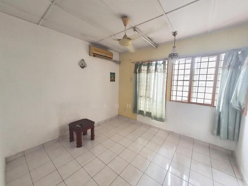 2-storey Terraced House for Sale in TAMAN PUCHONG UTAMA (Puchong) - Hann . - Master Room - PropertyGuru.com.my