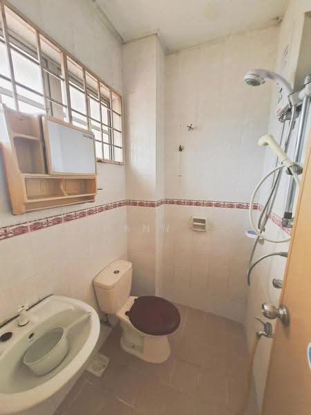 2-storey Terraced House for Sale in TAMAN PUCHONG UTAMA (Puchong) - Hann . - Bathroom - PropertyGuru.com.my