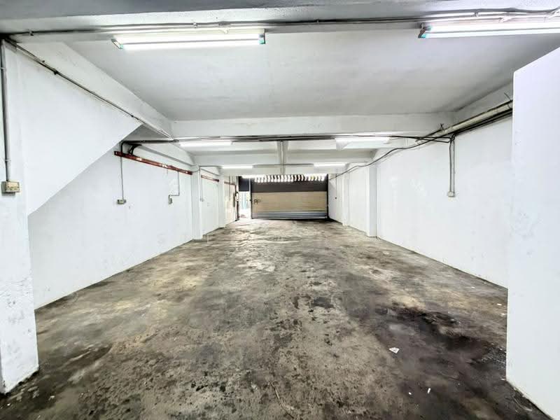 Factory for Rent in Pandamaran (Klang) - Stella Tan - Car Park - PropertyGuru.com.my