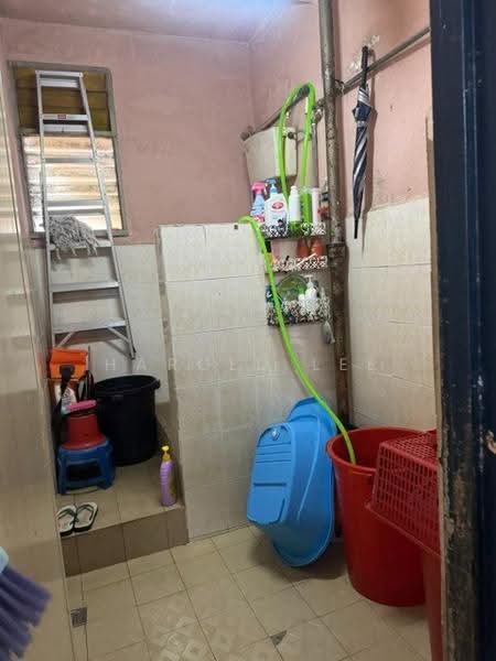 Flat for Sale at Tingkat Nusantara - Harold Lee - Bathroom - PropertyGuru.com.my