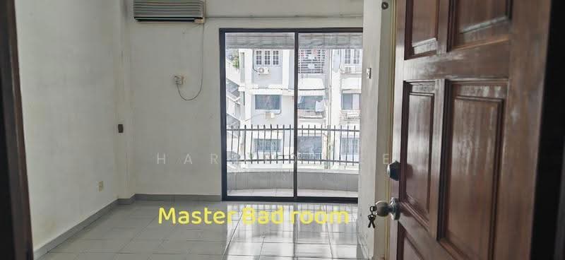 Kondominium untuk Dijual di Villa Condominium - Harold Lee - Master Bedroom - PropertyGuru.com.my