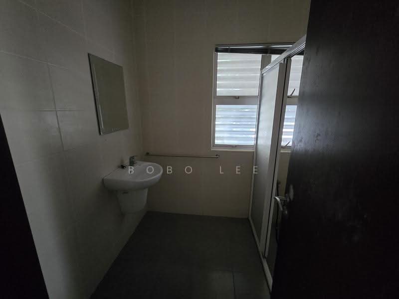 Rumah Berkembar untuk Dijual di Taman Gembira (Jalan Klang Lama (Old Klang Road)) - Bobo Lee - Bathroom - PropertyGuru.com.my