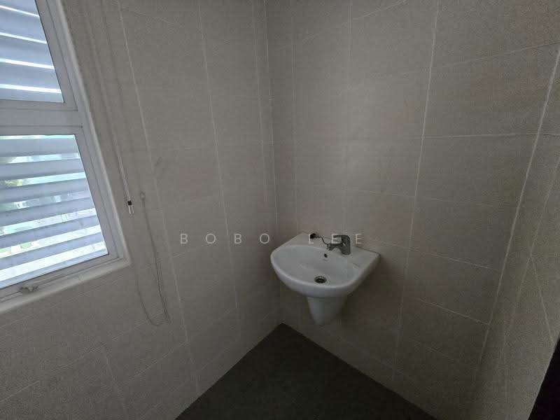 Rumah Berkembar untuk Dijual di Taman Gembira (Jalan Klang Lama (Old Klang Road)) - Bobo Lee - Bathroom - PropertyGuru.com.my