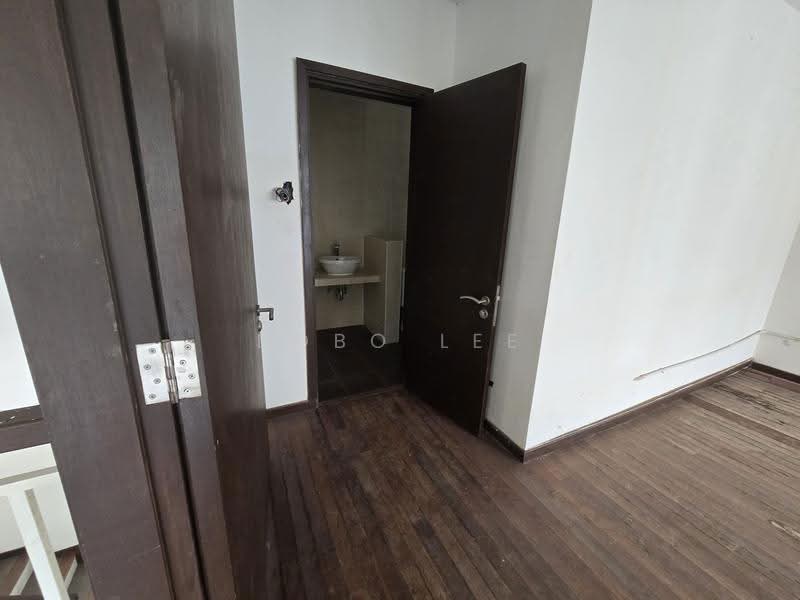 Rumah Berkembar untuk Dijual di Taman Gembira (Jalan Klang Lama (Old Klang Road)) - Bobo Lee - Bathroom - PropertyGuru.com.my