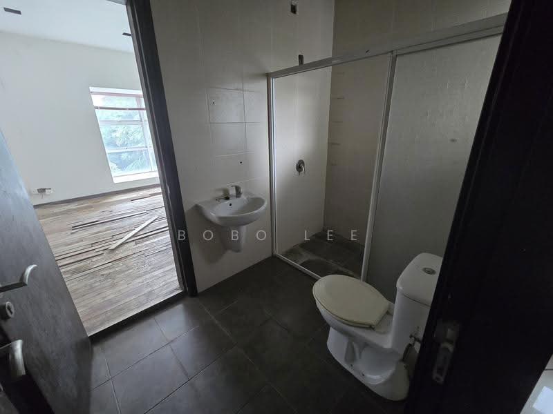 Rumah Berkembar untuk Dijual di Taman Gembira (Jalan Klang Lama (Old Klang Road)) - Bobo Lee - Bathroom - PropertyGuru.com.my