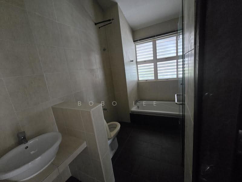 Rumah Berkembar untuk Dijual di Taman Gembira (Jalan Klang Lama (Old Klang Road)) - Bobo Lee - Bathroom - PropertyGuru.com.my