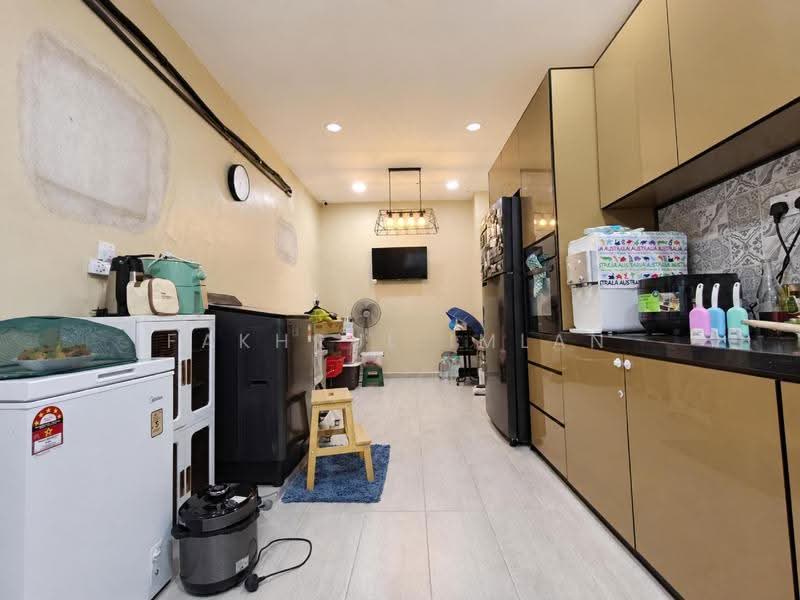 Cluster House for Sale in Nusantara Prima (Gelang Patah) - Fakhrul Imlan - Kitchen - PropertyGuru.com.my