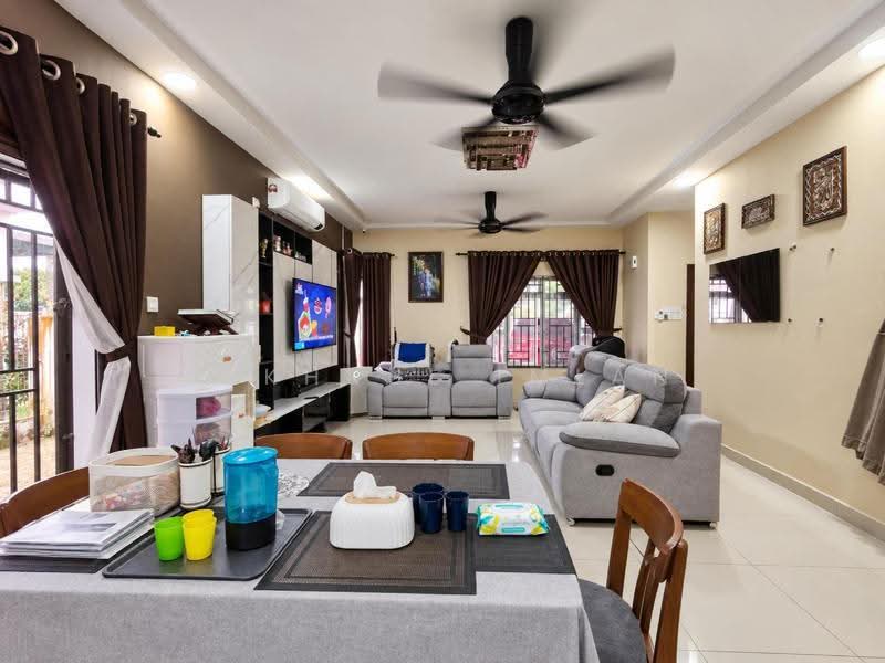 Cluster House for Sale in Nusantara Prima (Gelang Patah) - Fakhrul Imlan - Living Room - PropertyGuru.com.my