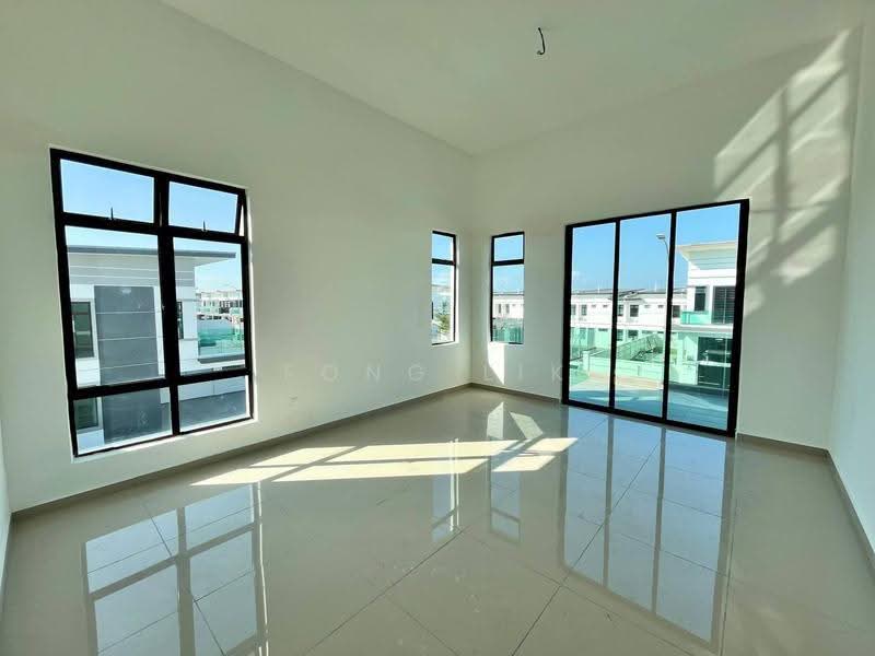 Rumah Teres 2-Tingkat untuk Dijual di Taman Bestari Indah (Ulu Tiram) - Fong Lik - Living Room - PropertyGuru.com.my