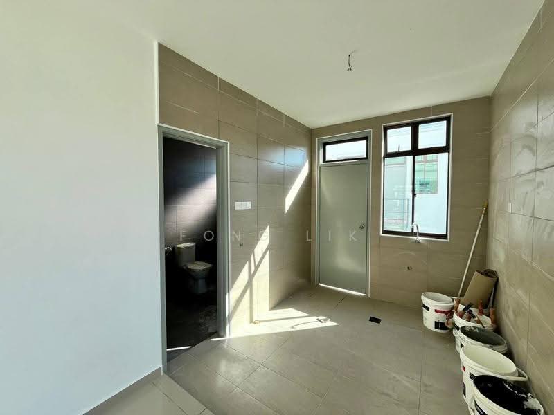 Rumah Teres 2-Tingkat untuk Dijual di Taman Bestari Indah (Ulu Tiram) - Fong Lik - Bathroom - PropertyGuru.com.my