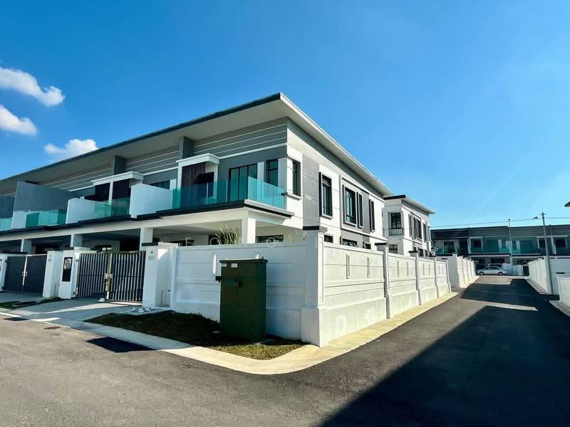 Rumah Teres 2-Tingkat untuk Dijual di Taman Bestari Indah (Ulu Tiram) - Fong Lik - Exterior - PropertyGuru.com.my