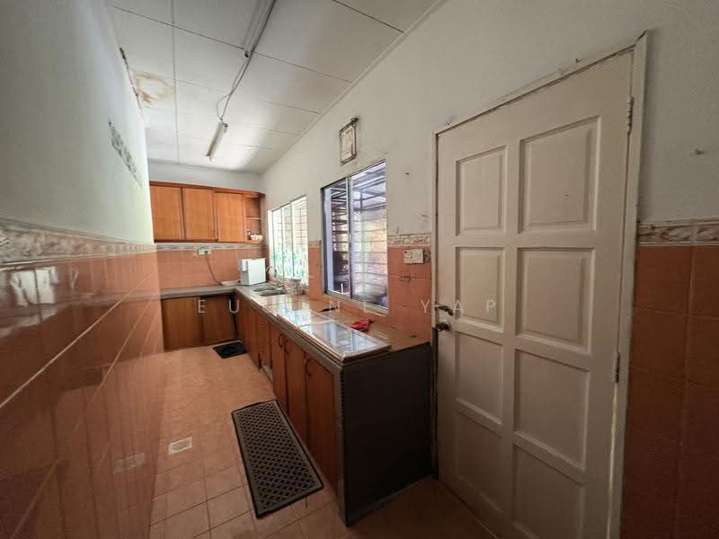 2.5-storey Terraced House for Sale in Taman Desa Karunmas (Balakong) - Eugene Yap - Kitchen - PropertyGuru.com.my