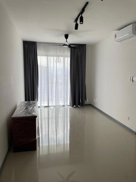 Kondominium untuk Dijual di United Point (Residensi Berpadu) - Aylin Lim - Living Room - PropertyGuru.com.my