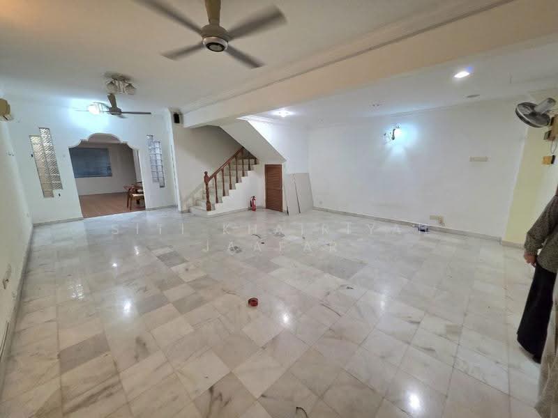 Rumah Teres 2-Tingkat untuk Dijual di Bukit Rahman Putra (Sungai Buloh) - SITI KHAIRIYAH JAAFAR - Living Room - PropertyGuru.com.my