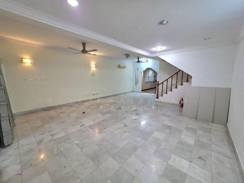 Rumah Teres 2-Tingkat untuk Dijual di Bukit Rahman Putra (Sungai Buloh) - SITI KHAIRIYAH JAAFAR - Living Room - PropertyGuru.com.my