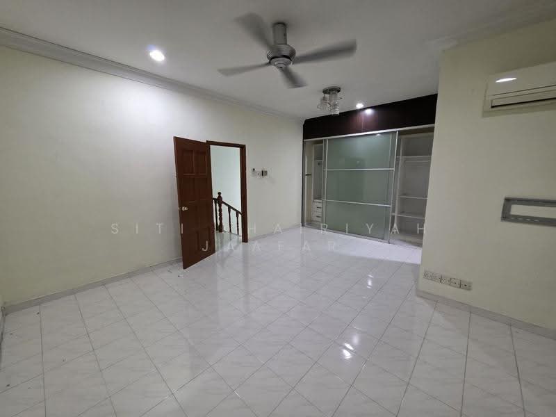 Rumah Teres 2-Tingkat untuk Dijual di Bukit Rahman Putra (Sungai Buloh) - SITI KHAIRIYAH JAAFAR - PropertyGuru.com.my
