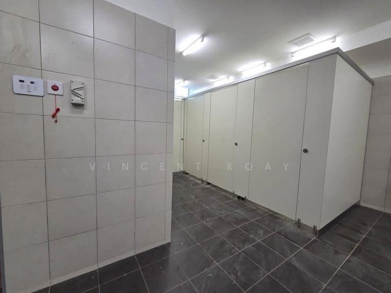 Kediaman Servis untuk Dijual di FORESHORE RESIDENCE - Vincent Koay - Bathroom - PropertyGuru.com.my
