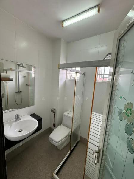 Rumah Teres 3-Tingkat untuk Dijual di Island Glades (Jelutong) - A Ee Ee - Bathroom - PropertyGuru.com.my