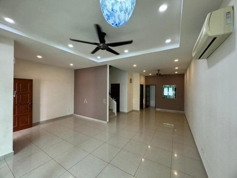 Rumah Teres 3-Tingkat untuk Dijual di Island Glades (Jelutong) - A Ee Ee - Living Room - PropertyGuru.com.my
