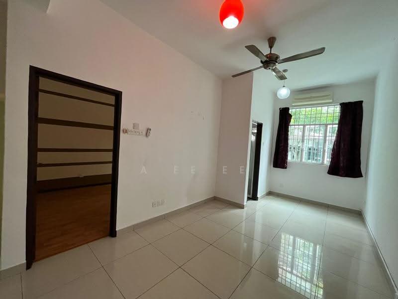 Rumah Teres 3-Tingkat untuk Dijual di Island Glades (Jelutong) - A Ee Ee - Living Room - PropertyGuru.com.my