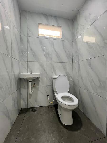 1-storey Terraced House for Sale in Taman Teok (Kulai) - Eddy Chan - Bathroom - PropertyGuru.com.my