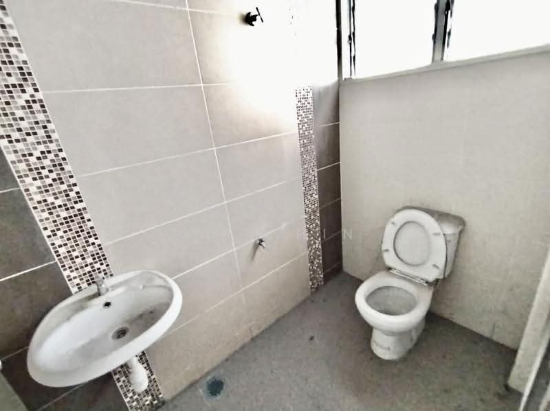 Kedai untuk Disewa di Bandar Seri Botani (Ipoh) - Gil Chin - Bathroom - PropertyGuru.com.my