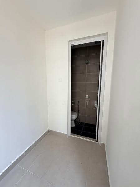 Semi-Detached House for Sale in Taman Sutera Utama (Skudai) - Janice Teo - Bathroom - PropertyGuru.com.my