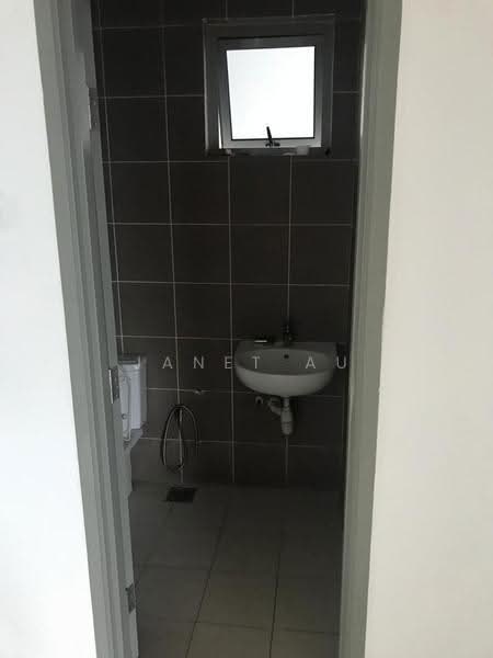 Service Residence for Sale at Greenz (Residensi Flora) @ One South - Janet Au - Bathroom - PropertyGuru.com.my