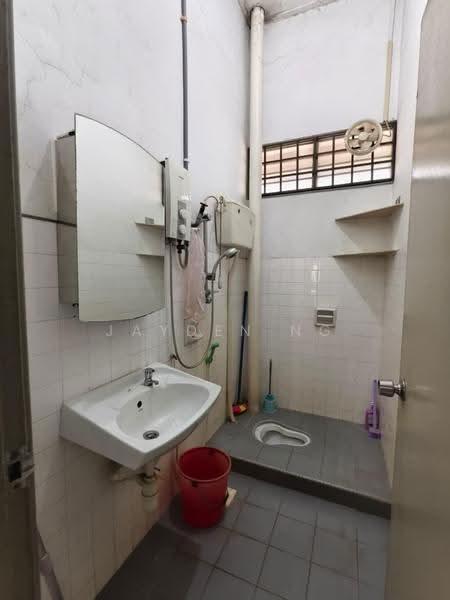 1-storey Terraced House for Sale in Taman Bukit Rinting (Masai) - Jayden Ng - Bathroom - PropertyGuru.com.my