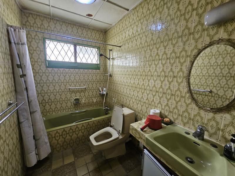 Bungalow House untuk Dijual di Damansara Heights (Kuala Lumpur) - Kevin Yai - Bathroom - PropertyGuru.com.my
