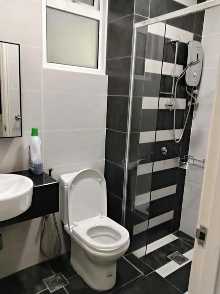 Pangsapuri untuk Disewa di Central Residence @ Sungai Besi - Kin CK - Bathroom - PropertyGuru.com.my