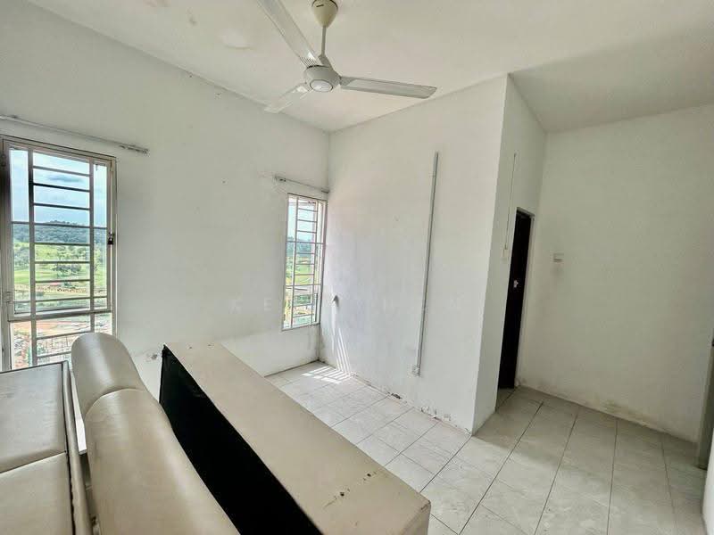 Pangsapuri untuk Dijual di Villa Tropika - Kee Shen - Living Room - PropertyGuru.com.my