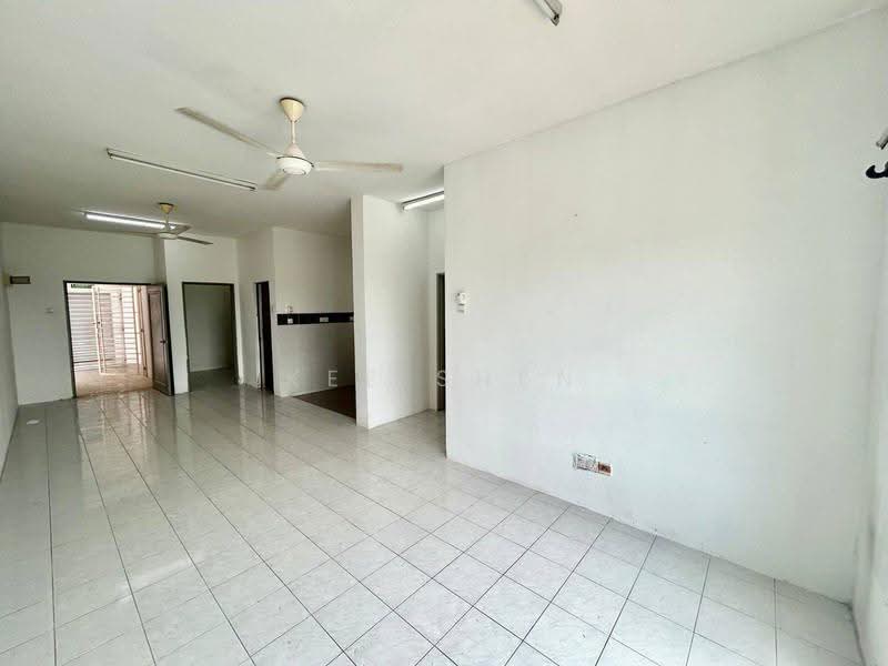 Pangsapuri untuk Dijual di Villa Tropika - Kee Shen - Living Room - PropertyGuru.com.my