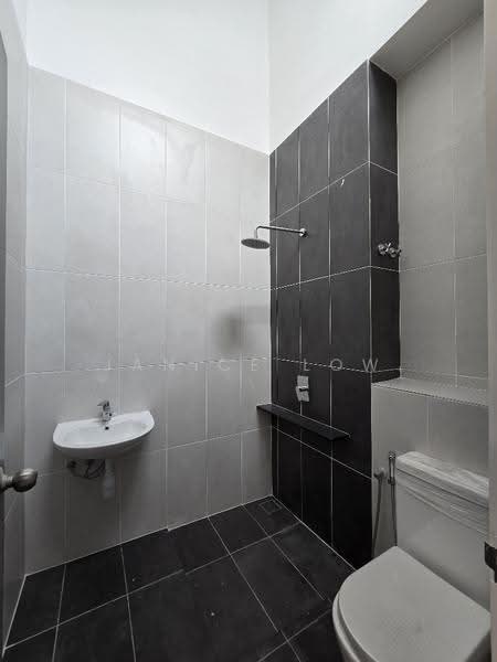 Rumah Teres 2-Tingkat untuk Dijual di Setia Alam (Selangor) - Janice Low - Bathroom - PropertyGuru.com.my