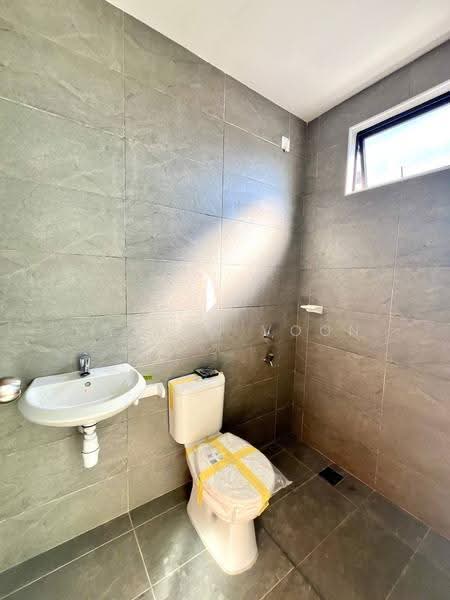 2-storey Terraced House for Sale in Taman Bestari Indah (Ulu Tiram) - Kayden Voon - Bathroom - PropertyGuru.com.my