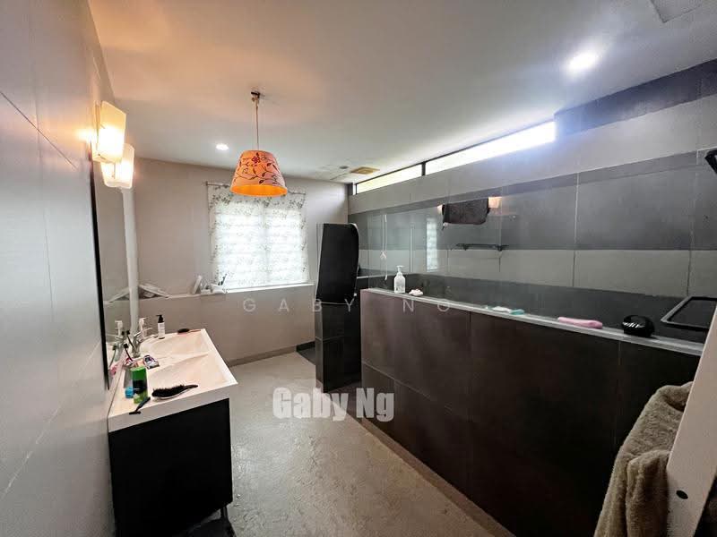 Rumah Teres 2-Tingkat untuk Dijual di Alam Damai (Cheras) - Gaby Ng - Bathroom - PropertyGuru.com.my