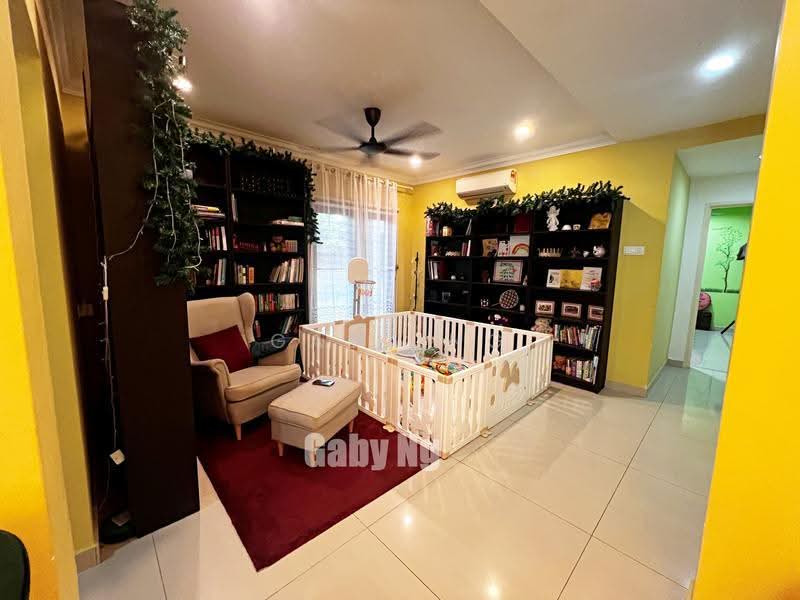 Rumah Teres 2-Tingkat untuk Dijual di Alam Damai (Cheras) - Gaby Ng - Living Room - PropertyGuru.com.my