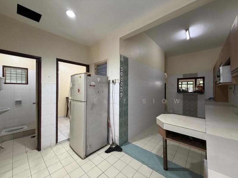 2-storey Terraced House for Sale in Bandar Tun Hussein Onn (Cheras) - Michelle Siow - Kitchen - PropertyGuru.com.my
