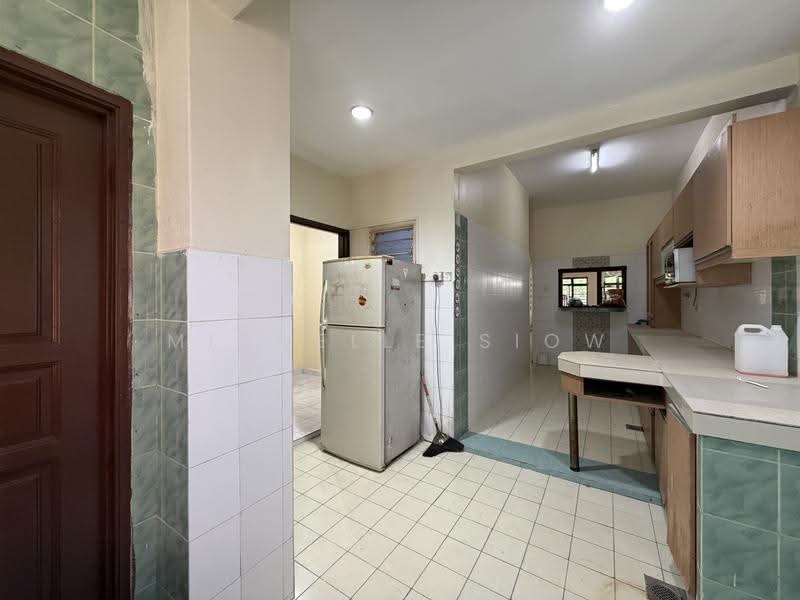 2-storey Terraced House for Sale in Bandar Tun Hussein Onn (Cheras) - Michelle Siow - Kitchen - PropertyGuru.com.my