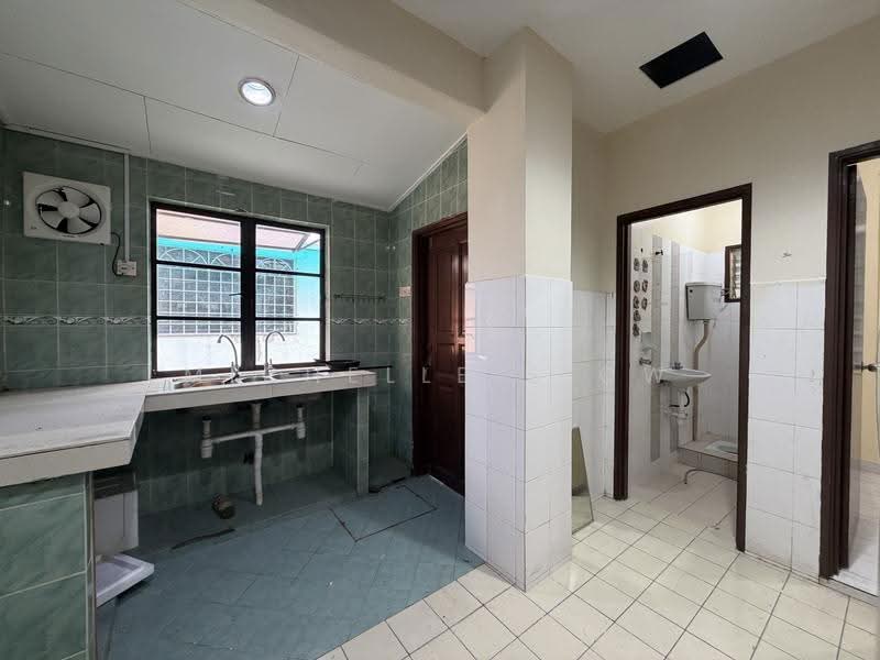 2-storey Terraced House for Sale in Bandar Tun Hussein Onn (Cheras) - Michelle Siow - Kitchen - PropertyGuru.com.my