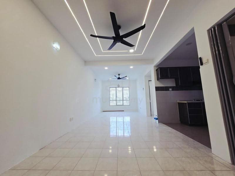 Pangsapuri untuk Dijual di Villa Tropika - Kee Shen - Living Room - PropertyGuru.com.my
