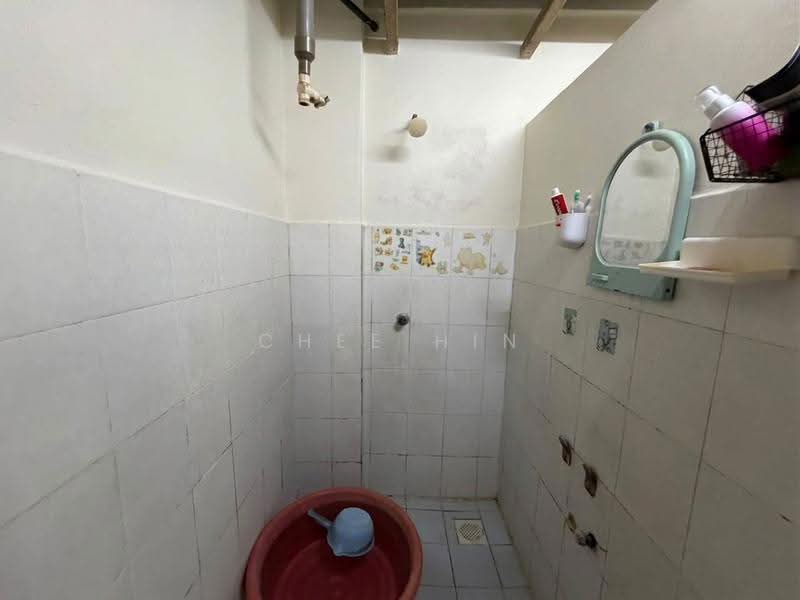 Flat for Sale at Alam Perdana Flat - Chee Hin - Bathroom - PropertyGuru.com.my
