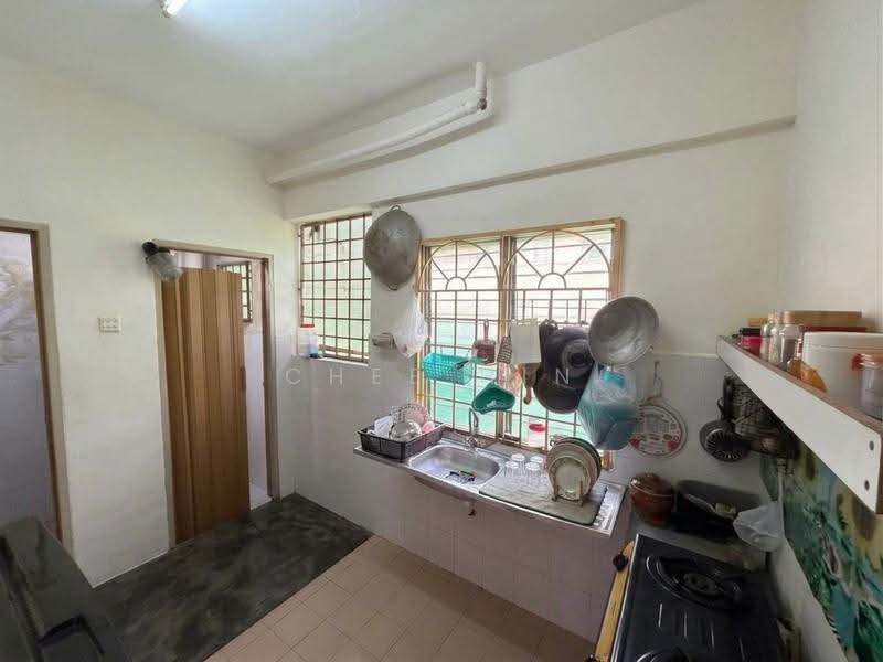 Flat for Sale at Alam Perdana Flat - Chee Hin - Kitchen - PropertyGuru.com.my