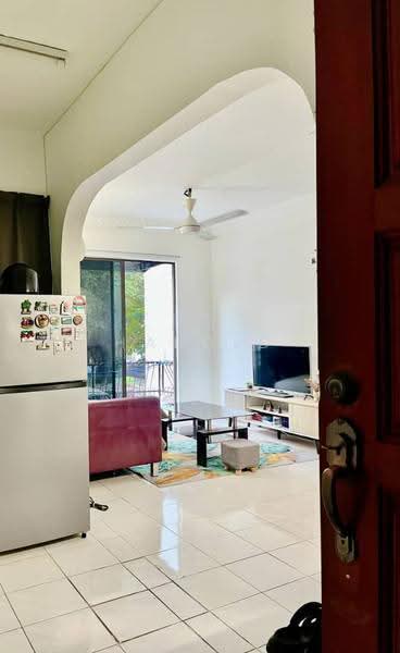 Kondominium untuk Dijual di Villa Condominium - Harold Lee - Living Room - PropertyGuru.com.my